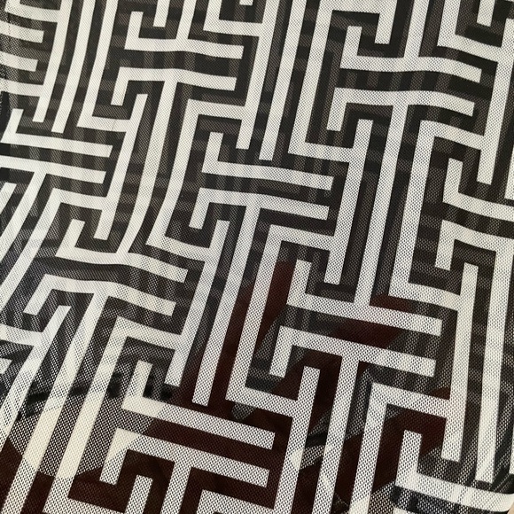 Discreet Black and White Sheer  Short Sleeves Size Medium NWT - Picture 4 of 5